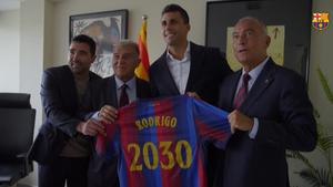 Deco doveo Rodrija, pa odmah napustio Barcelonu! Navijači nestrpljivo čekaju subotu